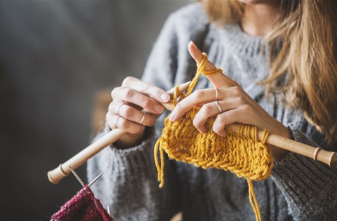 knitting-hands-getty-0919-bc3f04aaa00e4d37bb71636052983208.jpg