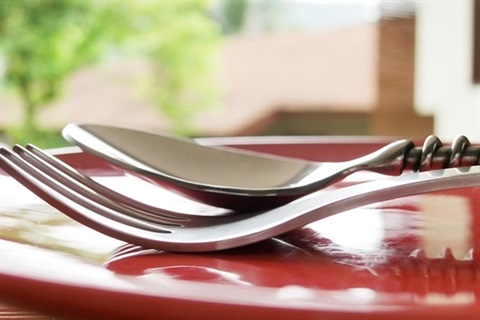 cutlery on plate 600x400.jpg